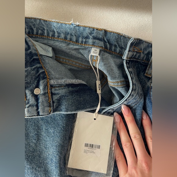 KHY Classic Low Rise Denim - NWT - Size 28 - Picture 3 of 3